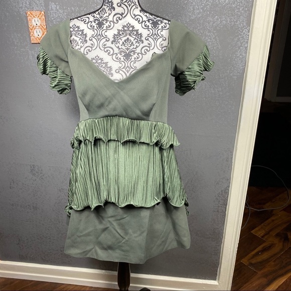 La Maison Talulah Off Shoulder Mini Dress olive green, ruffled, mixed media - Picture 2 of 11